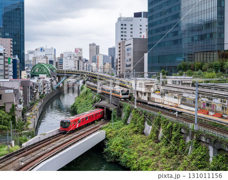 【聖橋】3方向から交差する電車 【聖橋】3方向から交差する電車 131011156