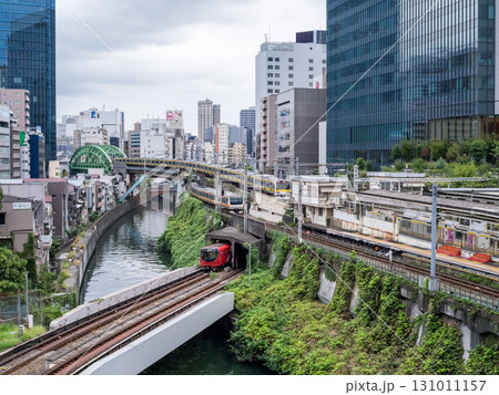 【聖橋】3方向から交差する電車 【聖橋】3方向から交差する電車 131011157