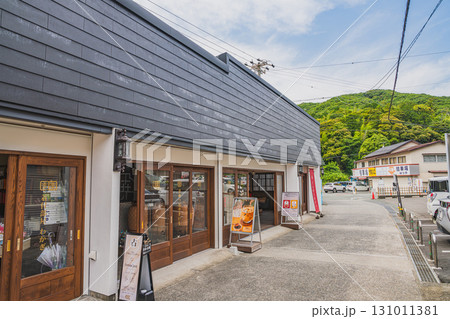 袋井市の法多山尊永寺の風景(静岡県) 131011381