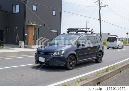 ワンボックスカーミニバン 道路走行 ワンボックスカーミニバン 道路走行 131011472