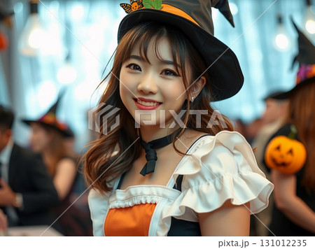 パーティー会場にいた魔女 131012235