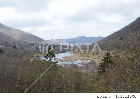 赤城山の地蔵岳から覚満淵方面を望む（群馬県） 131012686