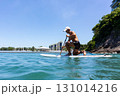 海でマリンスポーツを楽しむシニア男性	 131014216