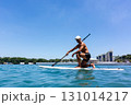 海でマリンスポーツを楽しむシニア男性	 131014217