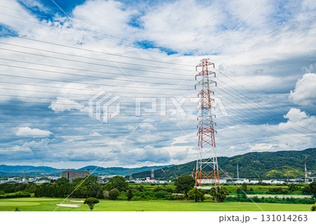 淀川の堤防上からの河川敷風景 大阪府枚方市 淀川の堤防上からの河川敷風景 大阪府枚方市 131014263