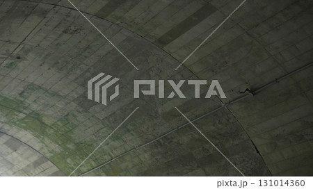 トンネルの天井 131014360