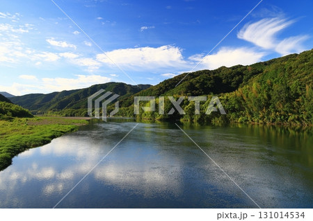空を映す四万十川 131014534