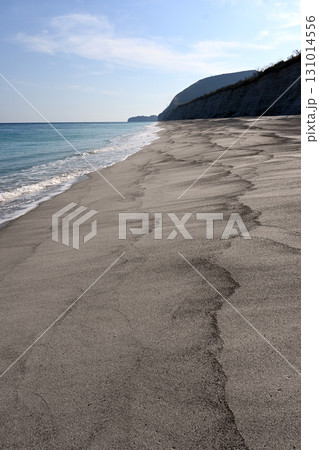 伊豆七島　新島の羽伏浦海岸　縦 131014556