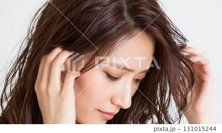 横顔の美しい日本人女性のポートレート 横顔の美しい日本人女性のポートレート 131015244