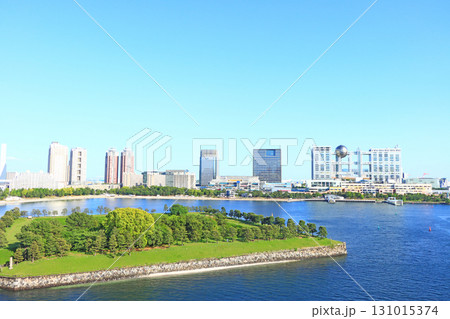 東京都港区、フジテレビ本社ビルとお台場の風景 131015374
