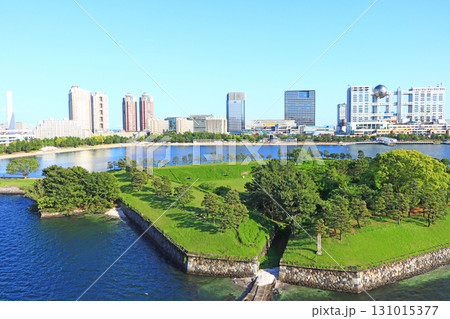 東京都港区、フジテレビ本社ビルとお台場の風景 131015377
