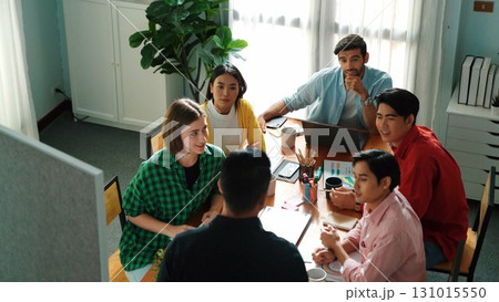 Top view of businesswoman present idea and walk back at her seat. Convocation. 131015550