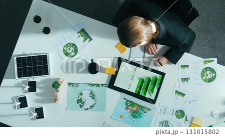 Top view of smart manager making decision about green business. Alimentation. 131015802