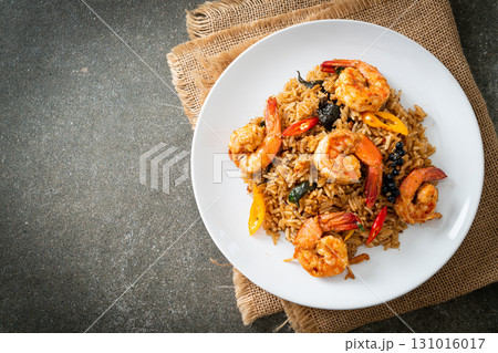 shrimps fried rice with herbs and spices 131016017