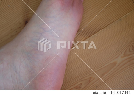 40代女性の足 40代女性の足 131017346