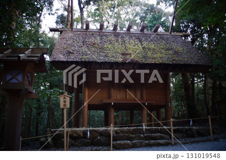 早朝の伊勢神宮内宮の風景 外幣殿 早朝の伊勢神宮内宮の風景 外幣殿 131019548
