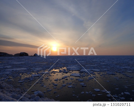 知床 流氷と夕陽 知床 流氷と夕陽 131020711