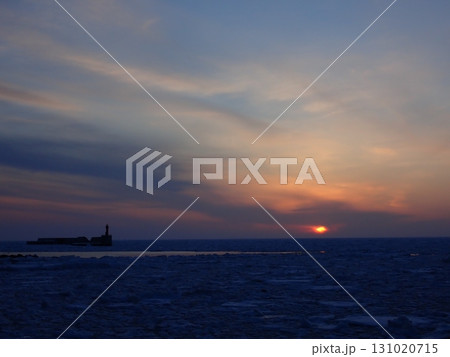 知床 流氷と夕陽 知床 流氷と夕陽 131020715