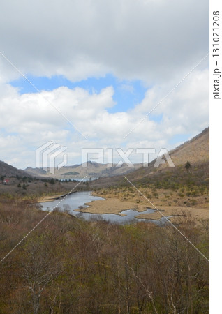 赤城山の地蔵岳から覚満淵方面を望む（群馬県） 131021208