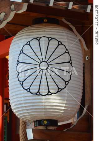 「十六枚菊」の提灯（ 生田神社／兵庫県神戸市中央区） 131021209