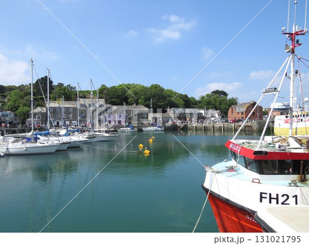 イギリス、コーンウォール。船のある風景 131021795