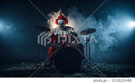赤髪ピエロがハロウィン夜空で奏でる不気味な音「AI生成画像」 131022448