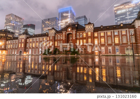 《東京都》東京駅・艷やかな雨天の夜景 《東京都》東京駅・艷やかな雨天の夜景 131023160