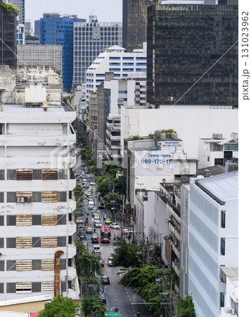 タイ・バンコク　スラウォン通り周辺のビル群 俯瞰 / Bangkok, Thailand 131023962