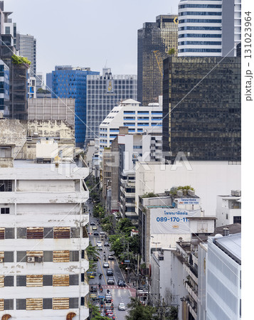 タイ・バンコク　スラウォン通り周辺のビル群 俯瞰 / Bangkok, Thailand 131023964