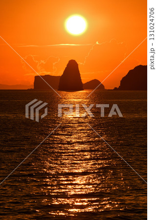 五島灘、角力灘、大角力の夕景 131024706