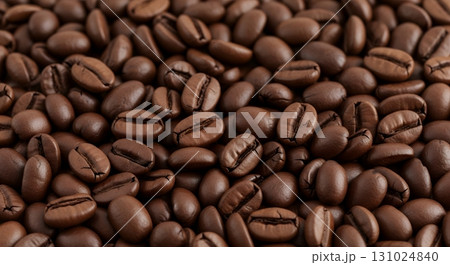 【豊かな香りが漂う】焙煎されたばかりのコーヒー豆の美しいクローズアップ 【豊かな香りが漂う】焙煎されたばかりのコーヒー豆の美しいクローズアップ 131024840