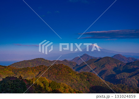 【静岡県】秋の葛城山から望む富士山 131024859
