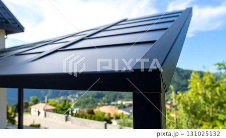 黒いポリカーボネート屋根が特徴的なモダン「AI生成画像」 131025132