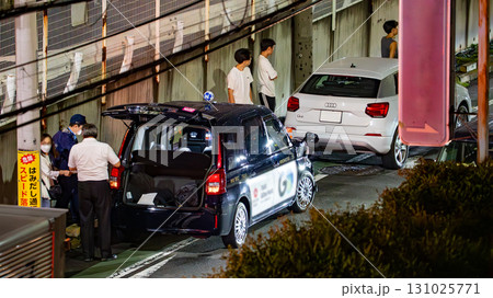 接触事故および警察による後処理と現場検証 131025771
