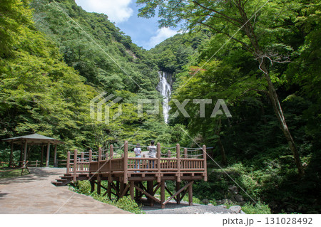 岡山県真庭市　日本滝百選　神庭の滝自然公園　 131028492