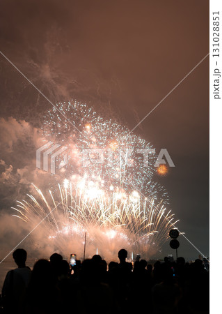 花火大会のフィナーレ 131028851