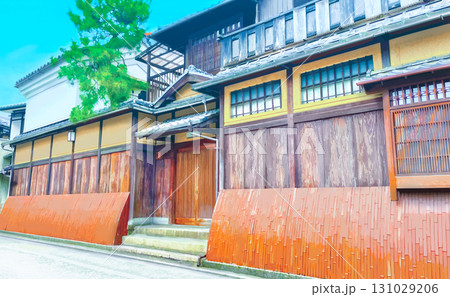 古都の町並み、日本の伝統的な家屋の外観 131029206