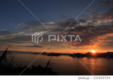 愛媛県愛南町 宇和海の夕景 愛媛県愛南町 宇和海の夕景 131033724