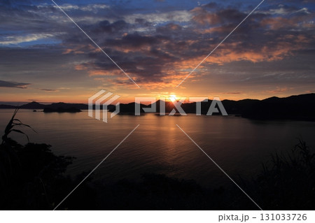 愛媛県愛南町 宇和海の夕景 愛媛県愛南町 宇和海の夕景 131033726