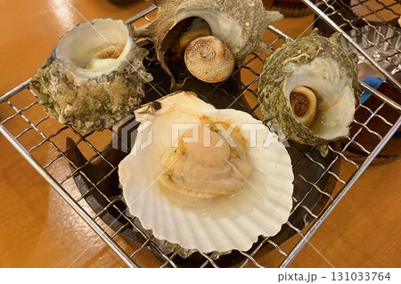 ホタテとサザエの網焼き 131033764