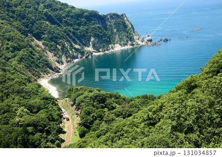 日本海沿いを走るタラコ列車 日本海沿いを走るタラコ列車 131034857