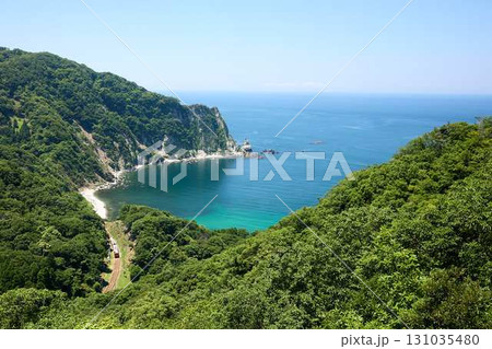 日本海沿いを走るタラコ列車 日本海沿いを走るタラコ列車 131035480