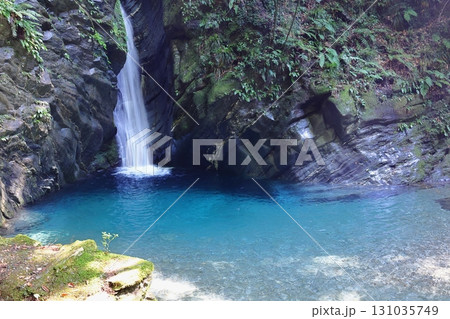 美しい滝 131035749