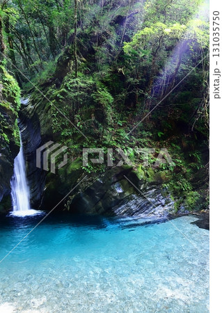 美しい滝 131035750