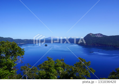 晴れの摩周湖（摩周第一展望台から・2025年9月） 131036420