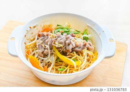 レンチンで作る具沢山の焼きそば 131036783
