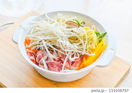 レンジで簡単焼きそば作り 131036787