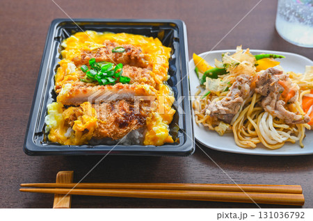 カツ丼と焼きそば 131036792