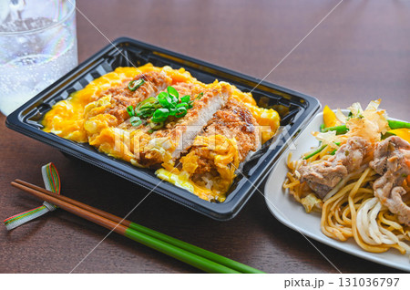 ふわふわ玉子のカツとじ丼 131036797
