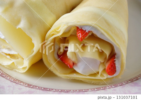 苺クレープ　桃クレープ 131037101
